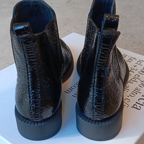 Pedro Garcia Kelsey Flat Chelsea Boot Black Patent 7us/37eu